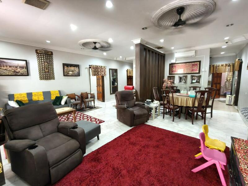 1-storey Terraced House for Sale in Bukit Raja (Selangor) - Daniel Tan - Living Room - PropertyGuru.com.my