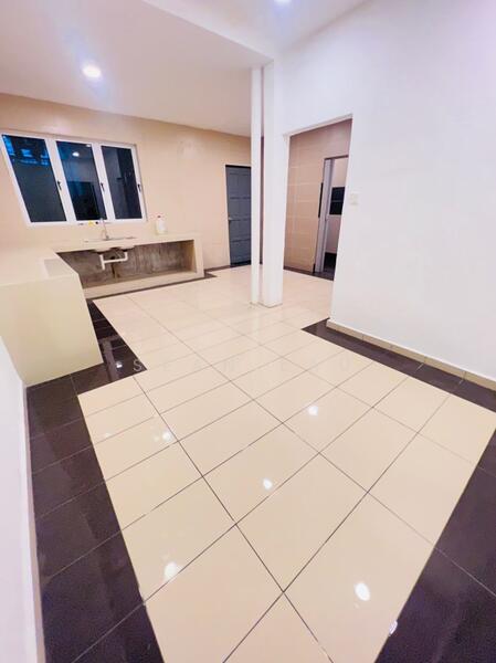 Taman Kulai Utama terrace house untuk Untuk Dijual - RM 490,000, Feb 2026 - Kitchen - PropertyGuru.com.my