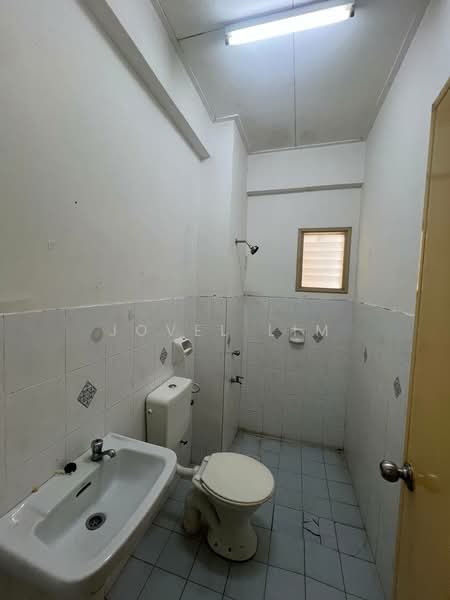 Apartment for Sale at Vista Seri Alam - Jovel Lim - Bathroom - PropertyGuru.com.my