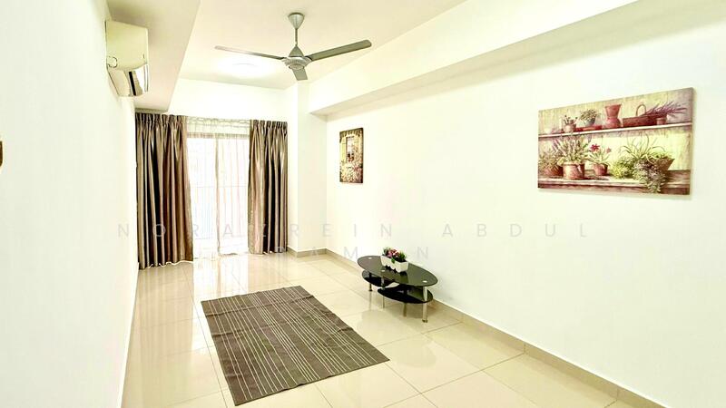 Suria Jelutong untuk Untuk Disewa - RM 2,200 /bulan, Feb 2026 - Living Room - PropertyGuru.com.my