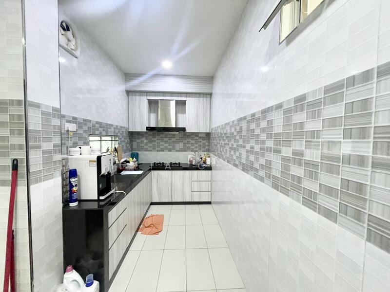 3-storey Terraced House for Sale in Taman Nusa Sentral (Iskandar Puteri (Nusajaya)) - APRILIA CHAYADI - Kitchen - PropertyGuru.com.my
