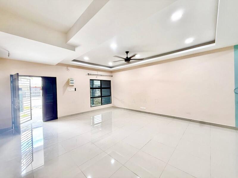 2-storey Terraced House for Sale in Saujana Rawang (Rawang) - Alif Saad - Living Room - PropertyGuru.com.my