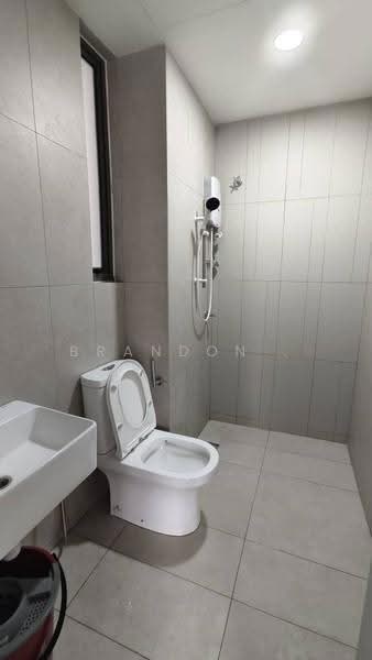 Kediaman Servis untuk Disewa di Kenwingston Platz - Brandon . - Bathroom - PropertyGuru.com.my