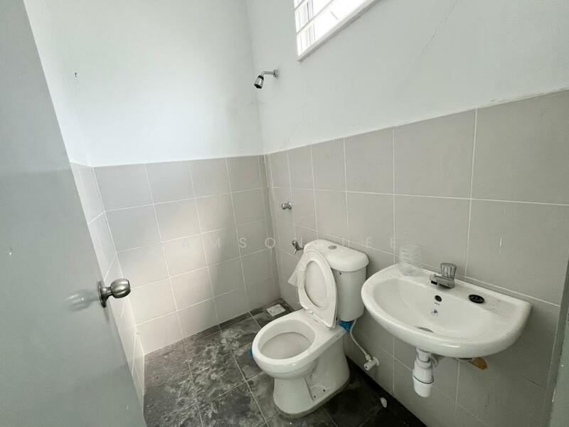 2-storey Terraced House for Sale in Taman Kundang Jaya (Rawang) - Samson Lee - Bathroom - PropertyGuru.com.my