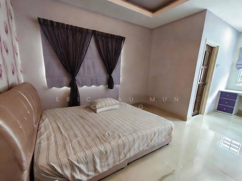 For Sale - Puteri 8
