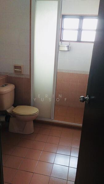 2-storey Terraced House for Rent in Bandar Sri Damansara (Selangor) - Erin Yusof - Bathroom - PropertyGuru.com.my