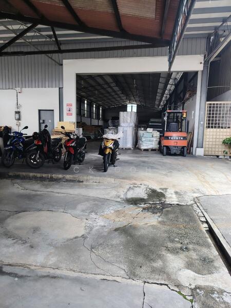 Batu Maung Warehouse untuk Untuk Disewa - RM 10,000 /bulan, Feb 2026 - Exterior - PropertyGuru.com.my