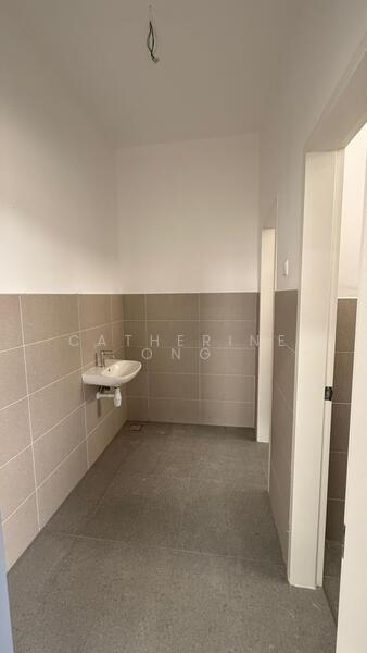 Factory for Rent in Taman Perniagaan Setia (Johor Bahru) - Catherine Ong - Bathroom - PropertyGuru.com.my