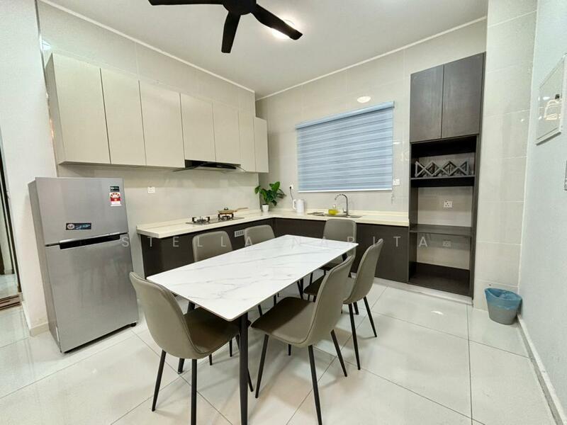 Condominium for Rent at Amberside @ Country Garden Danga Bay - Stella Narita - Kitchen - PropertyGuru.com.my