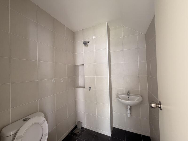 Rumah Teres 2 Tingkat untuk Dijual di Bandar Cassia (Batu Kawan) - Ashley Tan - Bathroom - PropertyGuru.com.my