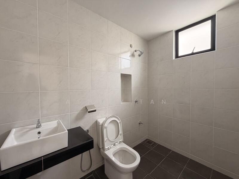 Rumah Teres 2 Tingkat untuk Dijual di Bandar Cassia (Batu Kawan) - Ashley Tan - Bathroom - PropertyGuru.com.my