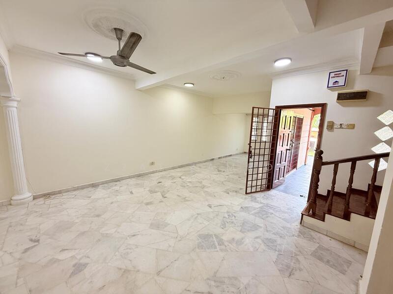 2-storey Terraced House for Sale in Seksyen 13 (Shah Alam) - Izzat Zamros - Living Room - PropertyGuru.com.my