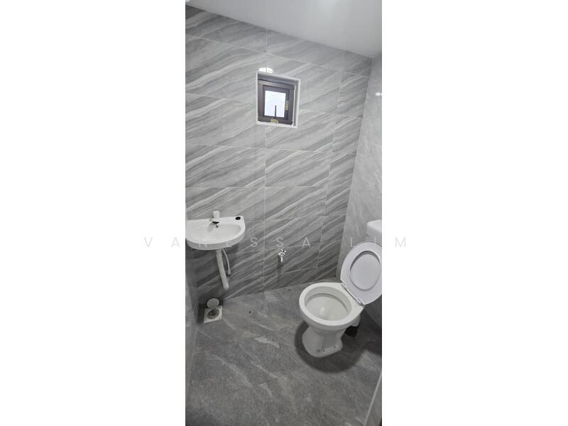 1-storey Terraced House for Sale in Taman Desa Skudai (Skudai) - Vanessa Lim - Bathroom - PropertyGuru.com.my