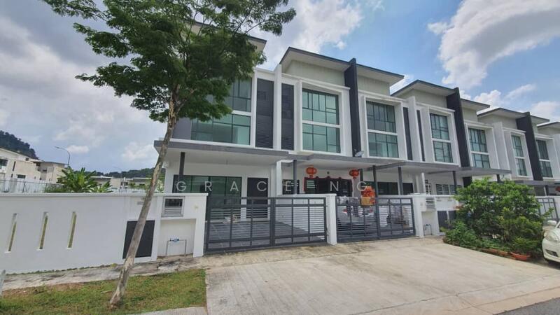 3-storey Terraced House for Sale in Bandar Puncak Alam (Puncak Alam) - Grace Ng - Exterior - PropertyGuru.com.my