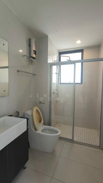 Condominium for Rent at Royal Strand @ Country Garden Danga Bay - Jensen Goh - Bathroom - PropertyGuru.com.my