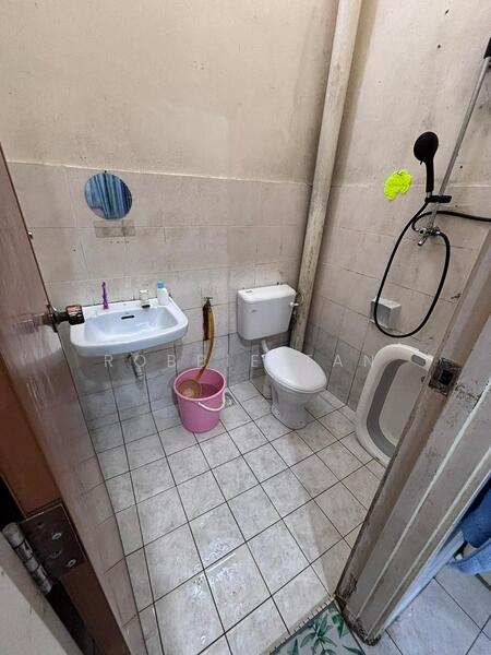 1-storey Terraced House for Sale in Bandar Putra (Kulai) - Robbie Tan - Bathroom - PropertyGuru.com.my