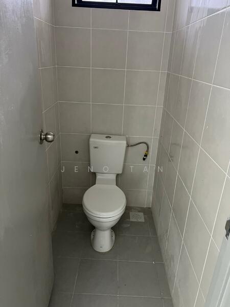 Shop / Office for Rent in Kuching (Sarawak) - Jeno Tan - Bathroom - PropertyGuru.com.my