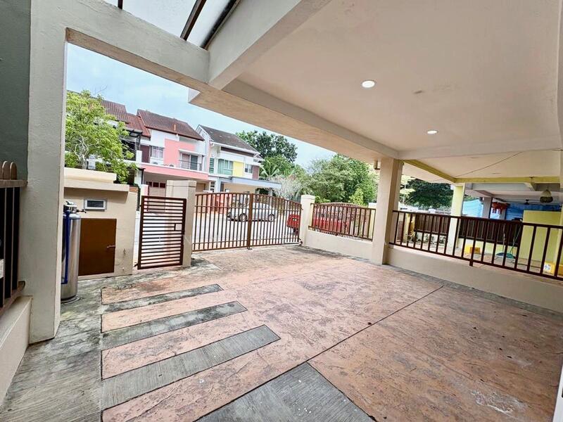Sutera Damansara untuk Untuk Dijual - RM 860,000, Feb 2026 - Column less car porch for 2 cars - PropertyGuru.com.my
