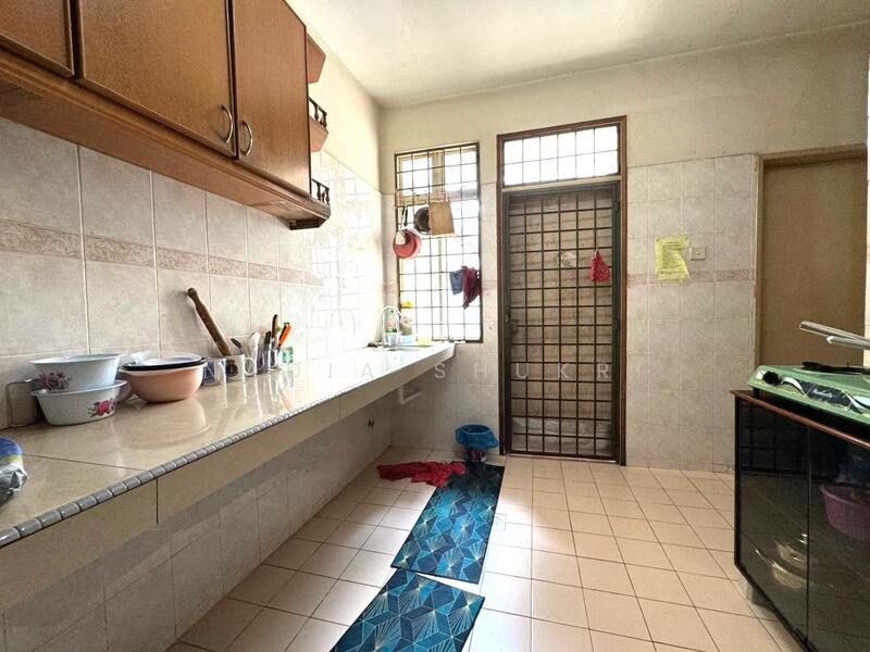 2-storey Terraced House for Sale in Seksyen 13 (Shah Alam) - Nadia Shukri - Kitchen - PropertyGuru.com.my