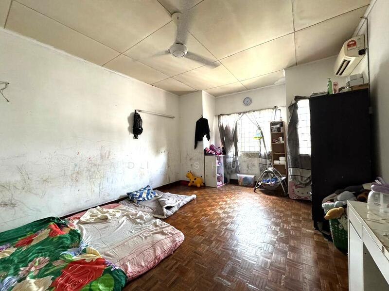 Rumah Teres 2 Tingkat untuk Dijual di Seksyen 13 (Shah Alam) - Nadia Shukri - Bedroom - PropertyGuru.com.my