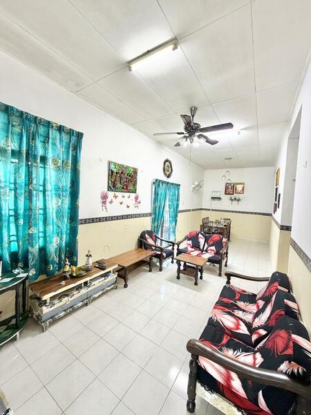 Taman Pulai Indah untuk Untuk Dijual - RM 550,000, Mac 2026 - Living Room - PropertyGuru.com.my