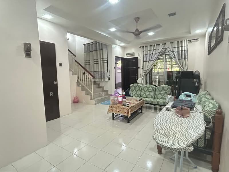 Rumah Teres 2 Tingkat untuk Dijual di Permas Jaya (Johor) - Roslina Binti Kassim - Living Room - PropertyGuru.com.my