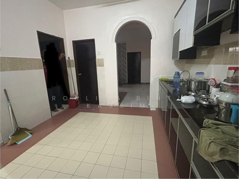 Rumah Teres 2 Tingkat untuk Dijual di Permas Jaya (Johor) - Roslina Binti Kassim - Kitchen - PropertyGuru.com.my