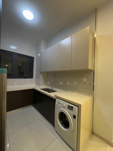 Bay Point @ Country Garden Danga Bay untuk Untuk Disewa - RM 2,600 /bulan, Apr 2026 - Kitchen - PropertyGuru.com.my