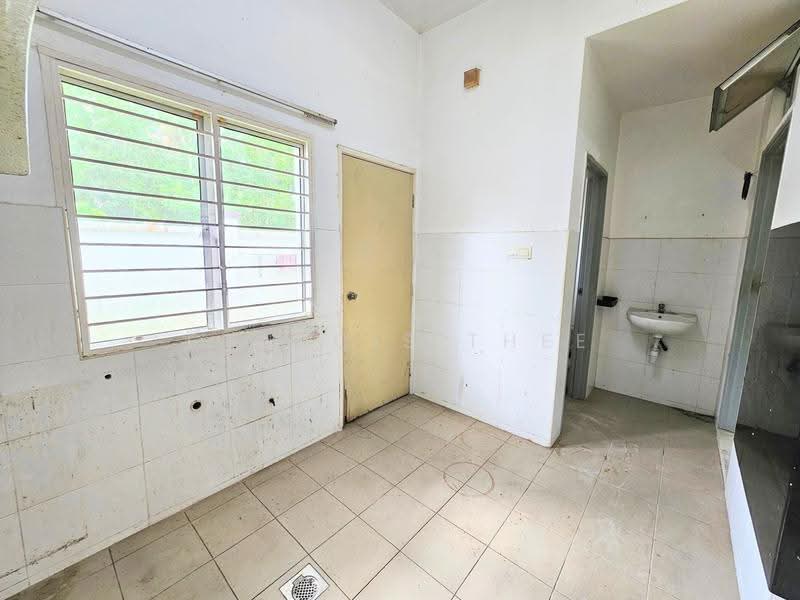 Semi-Detached House for Sale in Saujana Villa (Kajang) - Francis Thee - Kitchen - PropertyGuru.com.my
