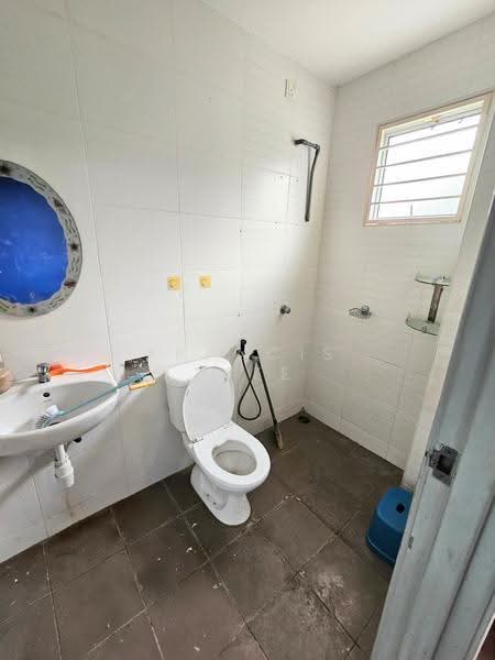 Semi-Detached House for Sale in Saujana Villa (Kajang) - Francis Thee - Bathroom - PropertyGuru.com.my