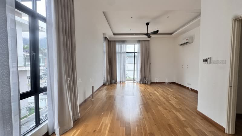 Semi-Detached House for Rent in Taman Melawati (Ulu Kelang) - Zana Zakri - masterbedroom spacious - PropertyGuru.com.my