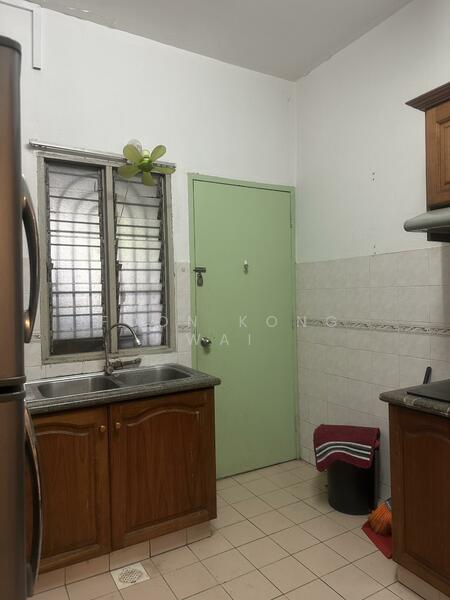 Taman Subang Murni untuk Untuk Disewa - RM 1,900 /bulan, Apr 2026 - Kitchen - PropertyGuru.com.my