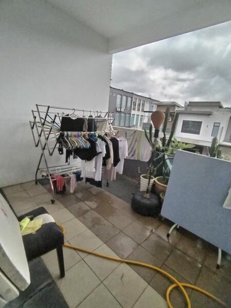 2-storey Terraced House for Sale in Taman Mount Austin (Tebrau) - Garet Lim - Balcony - PropertyGuru.com.my