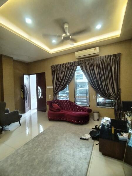2-storey Terraced House for Sale in Taman Mount Austin (Tebrau) - Garet Lim - Living Room - PropertyGuru.com.my