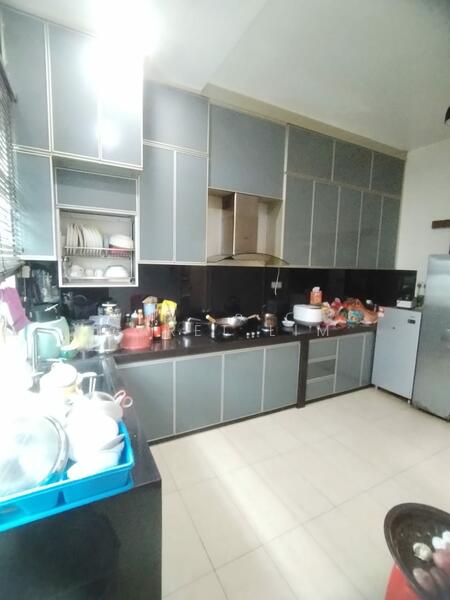 2-storey Terraced House for Sale in Taman Mount Austin (Tebrau) - Garet Lim - Kitchen - PropertyGuru.com.my
