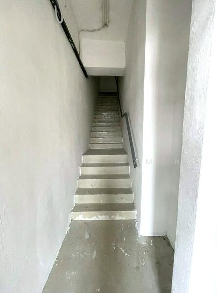 Shop / Office for Rent in Bandar Seri Putra (Bangi) - Atikah Azman - Corridor - PropertyGuru.com.my