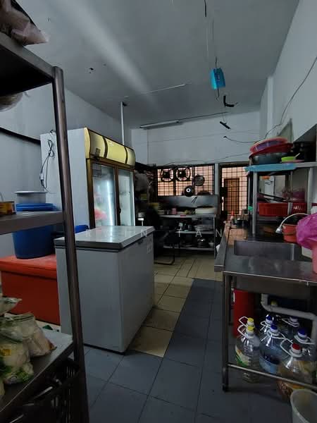 Kedai / Pejabat untuk Dijual di Bandar Kinrara Seksyen 3 (Bandar Kinrara) - Rain Tan - Kitchen - PropertyGuru.com.my