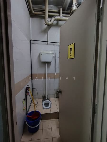 Kedai / Pejabat untuk Dijual di Bandar Kinrara Seksyen 3 (Bandar Kinrara) - Rain Tan - Bathroom - PropertyGuru.com.my