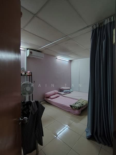 Kedai / Pejabat untuk Dijual di Bandar Kinrara Seksyen 3 (Bandar Kinrara) - Rain Tan - Bedroom - PropertyGuru.com.my
