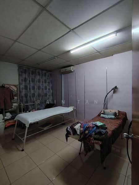 Kedai / Pejabat untuk Dijual di Bandar Kinrara Seksyen 3 (Bandar Kinrara) - Rain Tan - Interior - PropertyGuru.com.my
