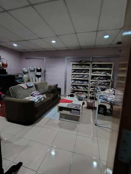 Kedai / Pejabat untuk Dijual di Bandar Kinrara Seksyen 3 (Bandar Kinrara) - Rain Tan - Living Room - PropertyGuru.com.my