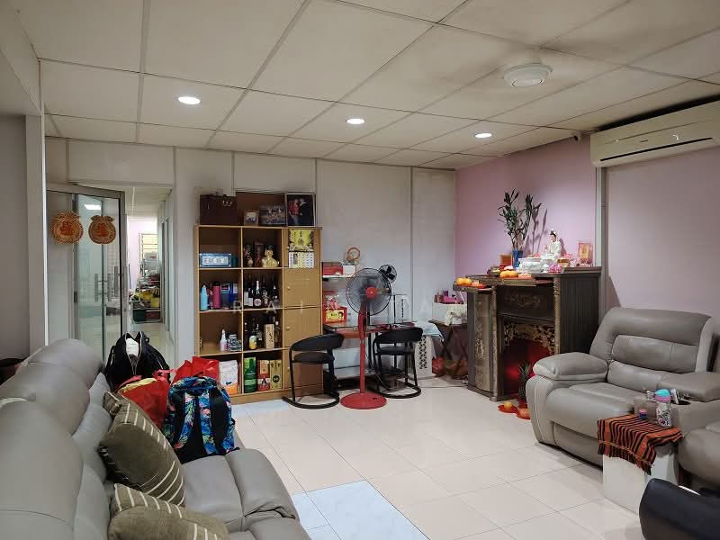 Kedai / Pejabat untuk Dijual di Bandar Kinrara Seksyen 3 (Bandar Kinrara) - Rain Tan - Living Room - PropertyGuru.com.my