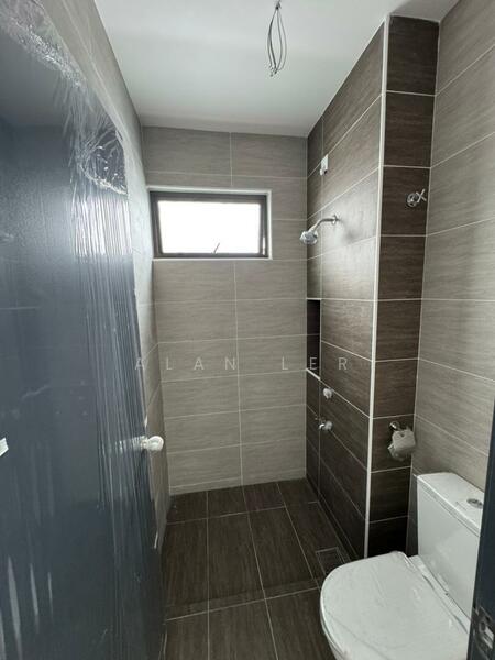 2-storey Terraced House for Sale in Taman Austin Duta (Tebrau) - Alan Ler - Bathroom - PropertyGuru.com.my