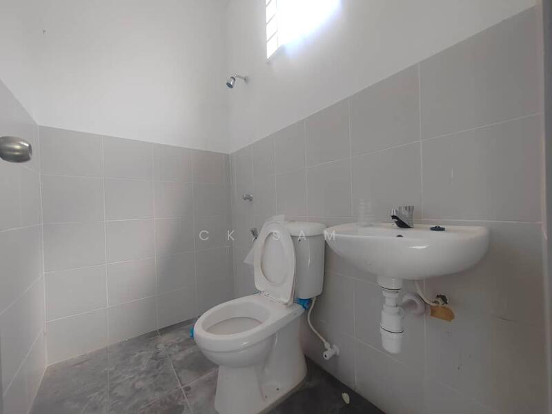 2-storey Terraced House for Sale in Taman Kundang Jaya (Rawang) - CK Sam - Bathroom - PropertyGuru.com.my