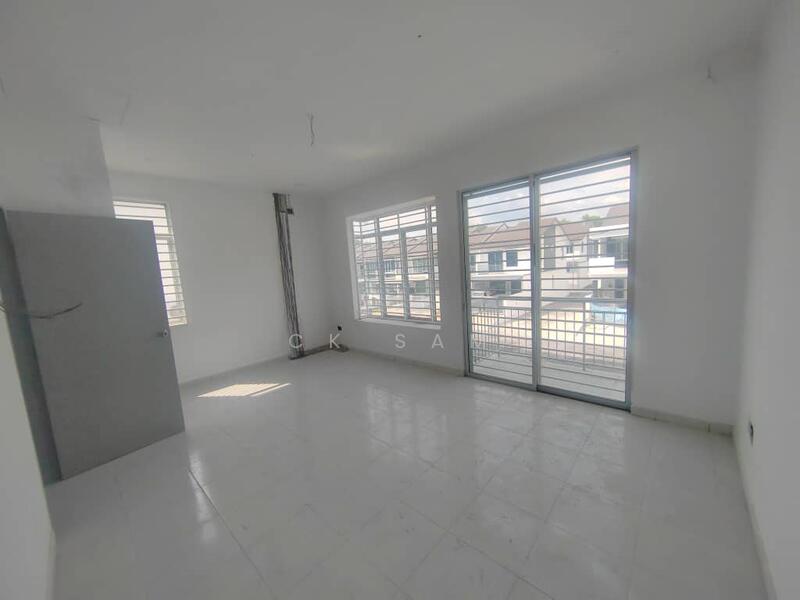2-storey Terraced House for Sale in Taman Kundang Jaya (Rawang) - CK Sam - Living Room - PropertyGuru.com.my