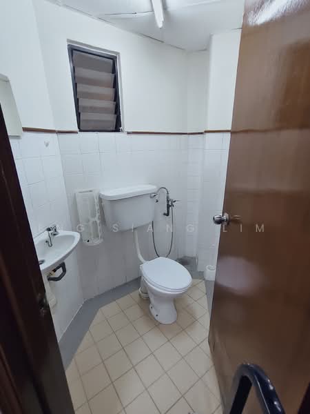 Kondominium untuk Dijual di Bistari Begonia - Eng Siang Lim - Bathroom - PropertyGuru.com.my