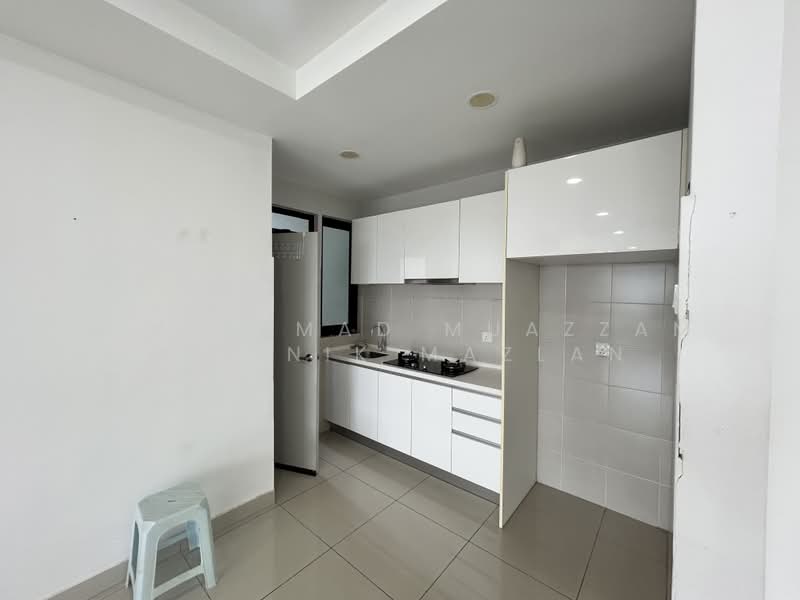 Servis Apartment untuk Dijual di i-Residence @ i-City - Nik Ahmad Muazzam Bin Nik Mazlan - Kitchen - PropertyGuru.com.my