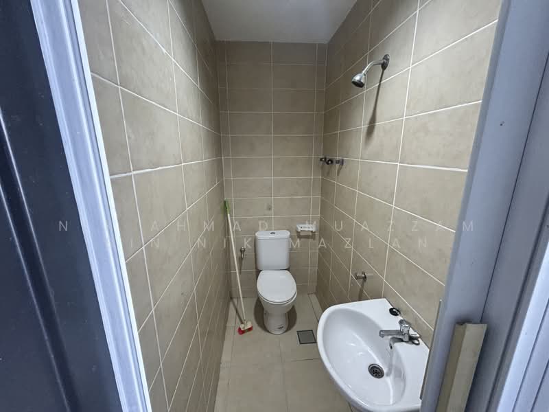 Servis Apartment untuk Dijual di i-Residence @ i-City - Nik Ahmad Muazzam Bin Nik Mazlan - Bathroom - PropertyGuru.com.my