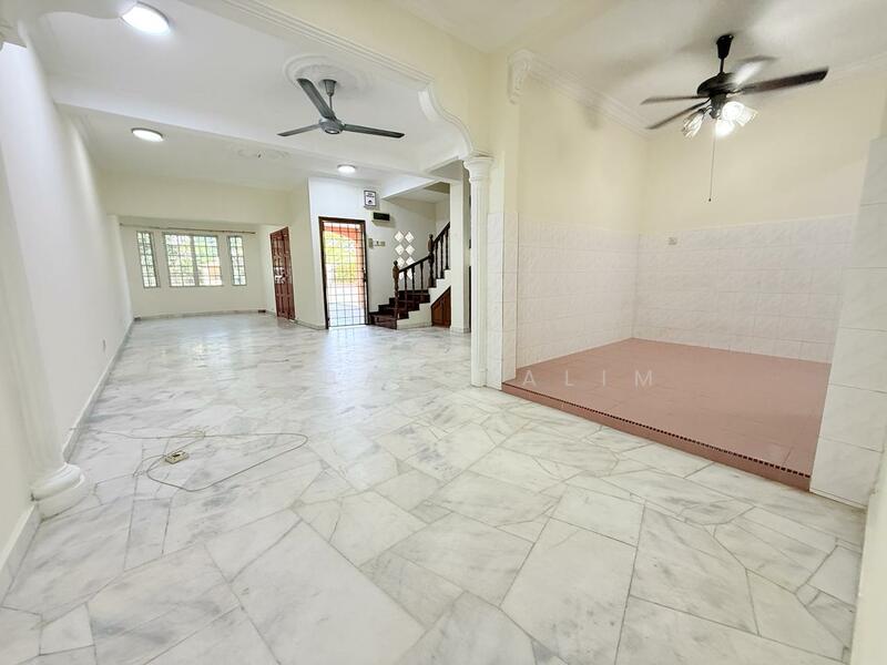 2-storey Terraced House for Sale in Seksyen 13 (Shah Alam) - Adibah Salim - Living Room - PropertyGuru.com.my