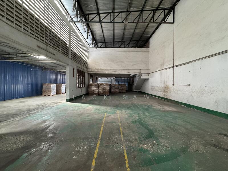Semi-D Factory for Rent in Kawasan Perindustrian Valdor (Sungai Bakap) - Jack Saw - Interior - PropertyGuru.com.my